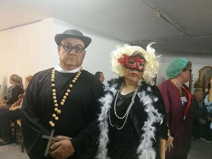 El baile de Carnaval se celebró en el local del Patronato La Sal (Foto TA)